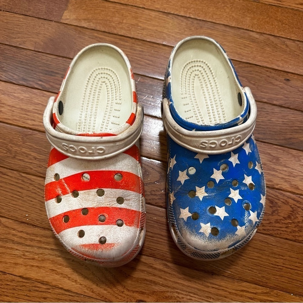 Crocs Patriotic Clogs - Red and Blue women’s 7 Men’s 9